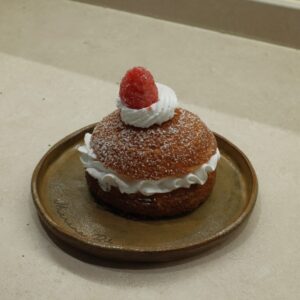 Raspberry royal choux